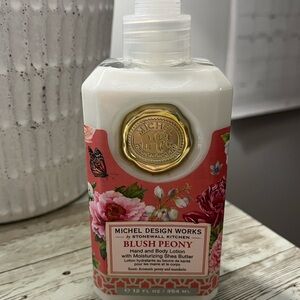 Michel Design works hand & body lotion